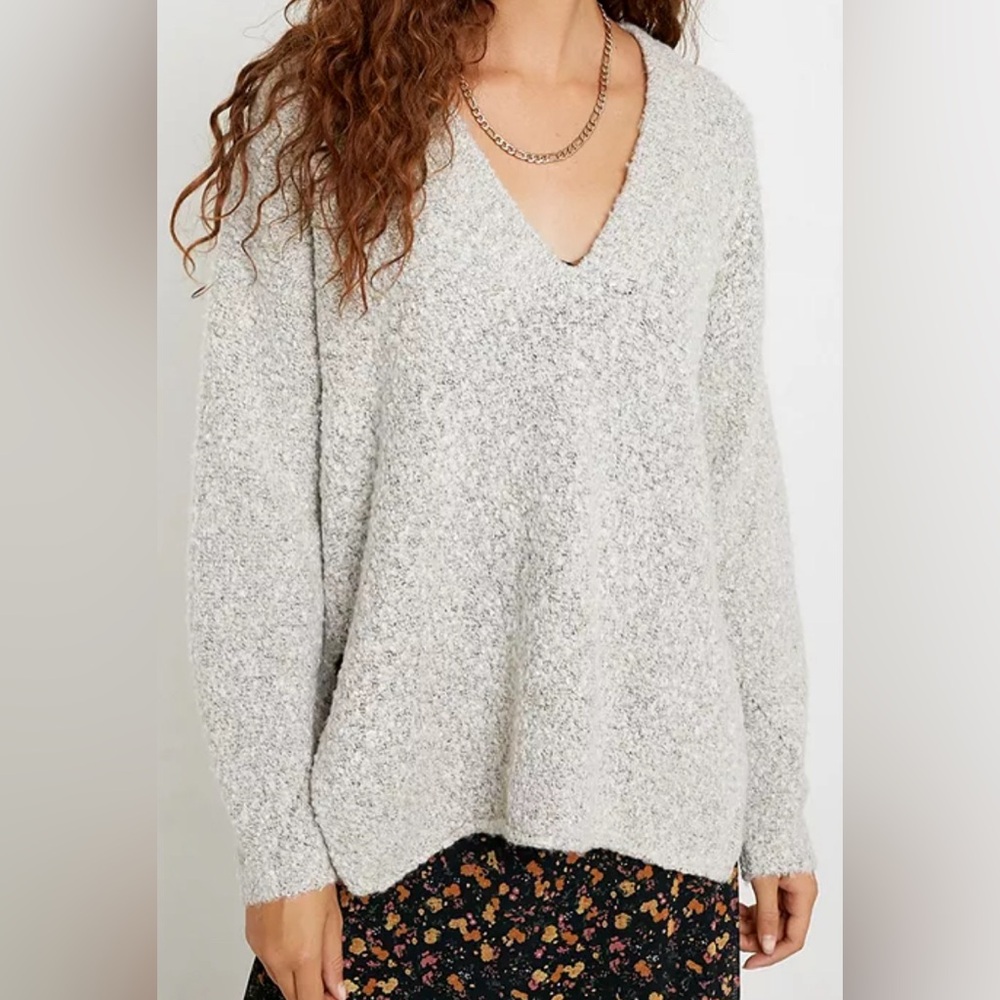Urban Outfitters Rosie Cozy V-Neck Pullover - Size L